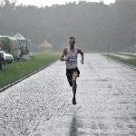 Zdjęcie biegnącego Huberta Pokropa w deszczu zostało wyróżnione i trafiło do katalogu wystawy