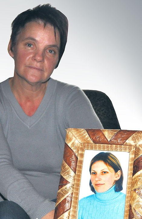 Ciocia Małgosi, Teresa Biadasz w domu na honorowym miejscu ciągle trzyma zdjęcie 26-letniej dziewczyny, która została brutalnie zamordowana pod lądkowską dyskoteką
