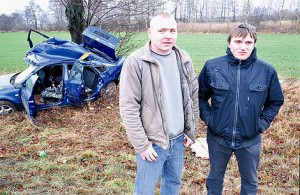 Kamil Michałowicz i Patryk Paszek jako jedyni kierowcy zatrzymali się by pomóc poszkodowanemu
